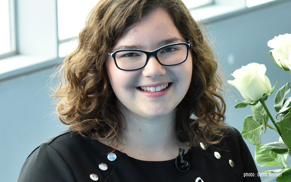 ÉDITH DUCHARME, RECIPIENT OF A NEW GENERATION SCHOLARSHIP FROM THE OIQF IN 2019, RECEIVES THE 2019 ORDER OF THE WHITE ROSE SCHOLARSHIP